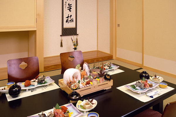 Enjoy Oga's delicacies in the private dining room Ajisai without worrying about other guests.