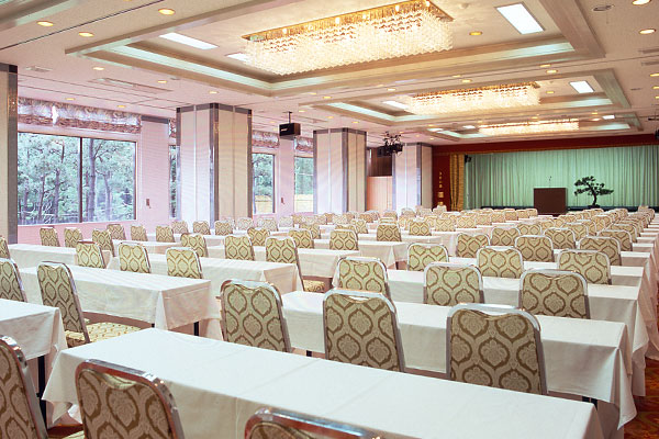 A large room for meetings and banquets